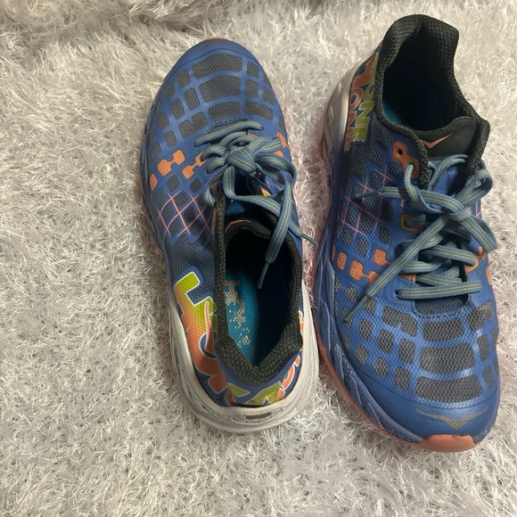 HOKA ONE ONE size 9.5 - Picture 7 of 10